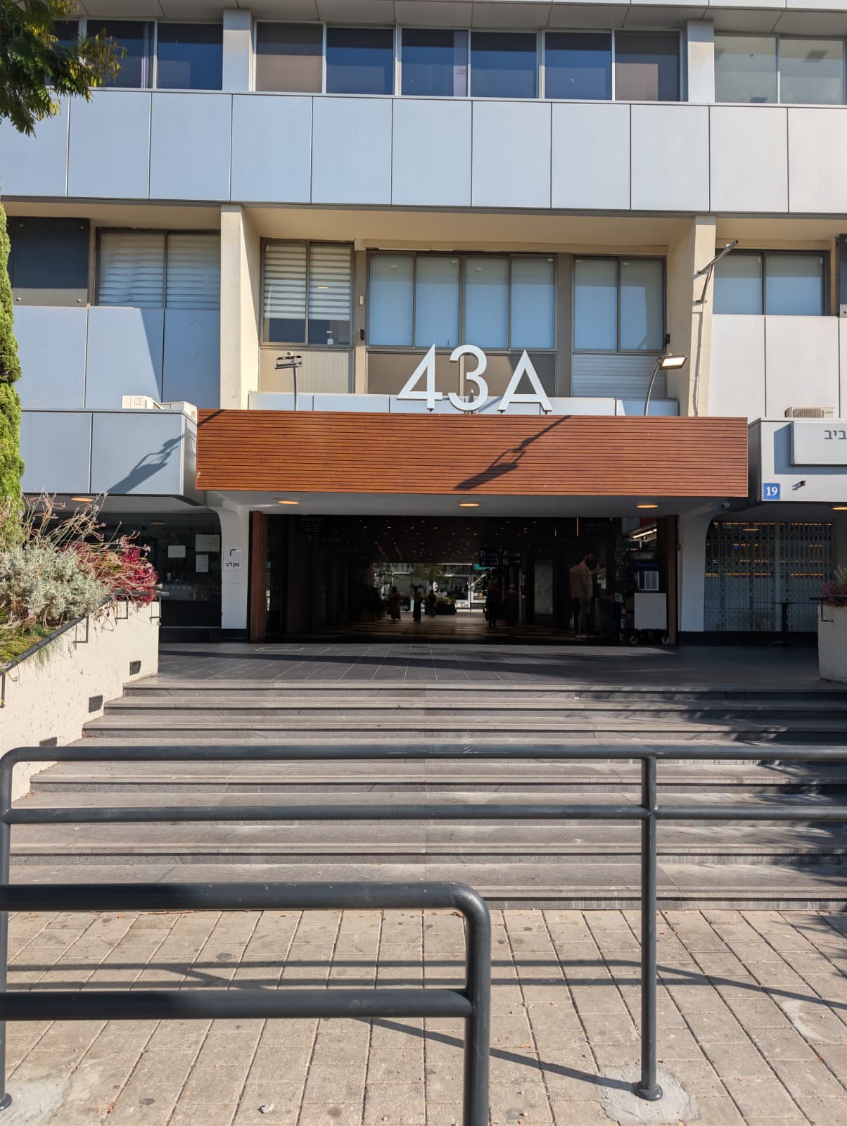 כניסה A מרחוב ברודצקי